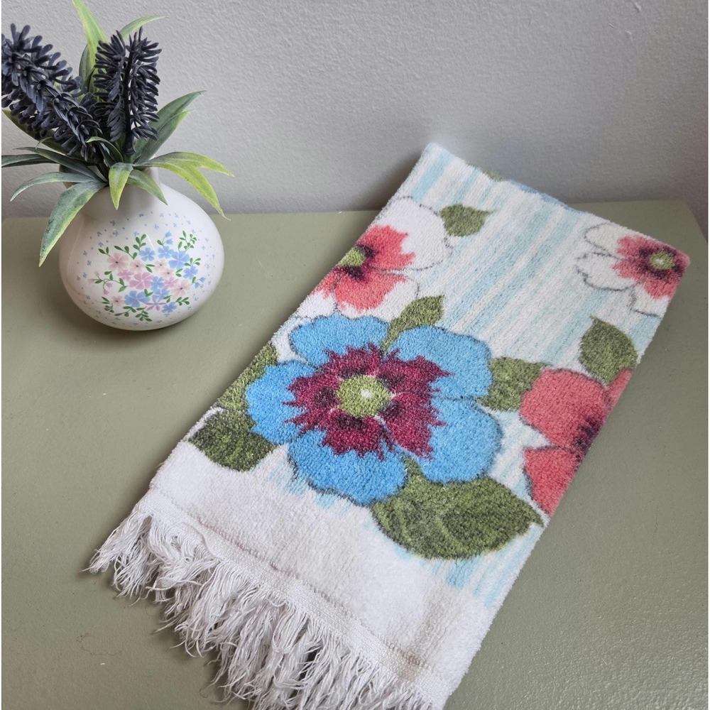 Vintage Simpson's Sears Floral Fringed Towel Made in Canada 60s 70s